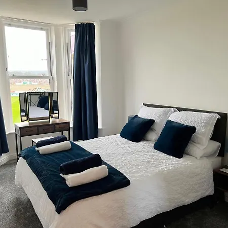 Sandy Shoes * Scarborough