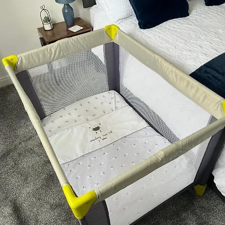 Sandy Shoes 스카버러